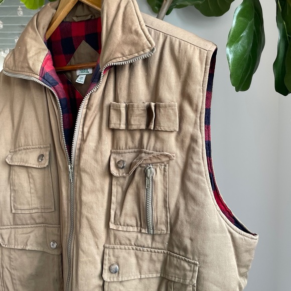 Lined Outdoor Vest - Picture 4 of 5